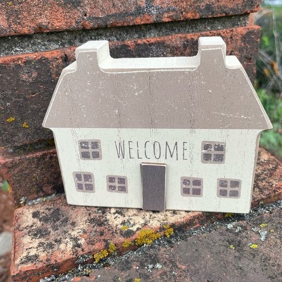 *Distressed Primitive “Welcome” House - Picture 10 of 11